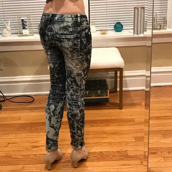 Low Rise Acid Washed Ripped Jeans - Picture 5 of 11